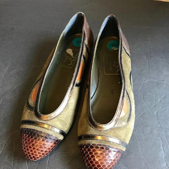 Shoes - Beautiful Genuine Leather Upper Flats/Shoes Size 7.5M